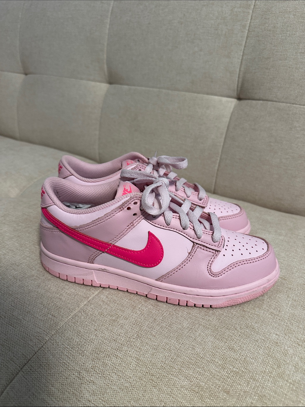 Women Size 7 Triple Pink Dunks
